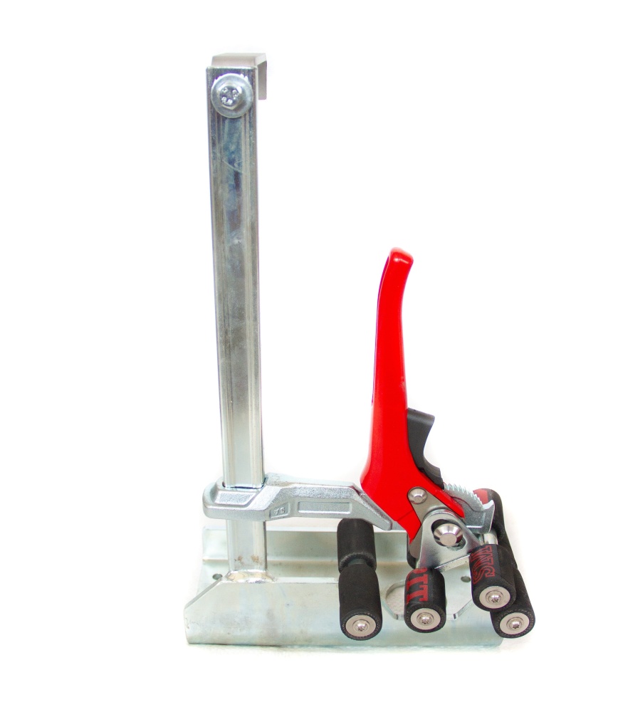 Stationary clamp for cramping cylinders - 1