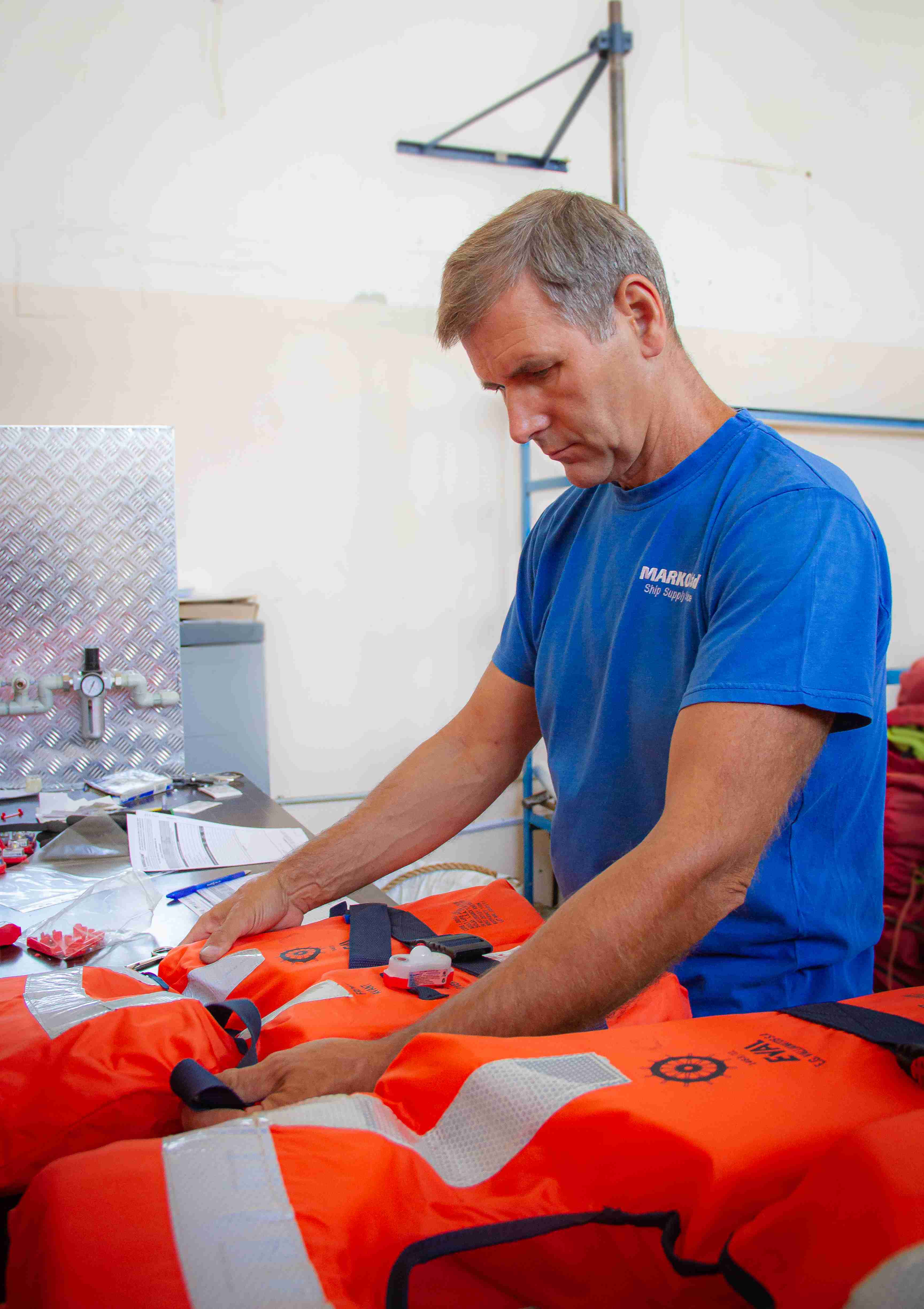 Огляд та технічне обслуговування жилетів рятувальних фото :: Марко Лтд